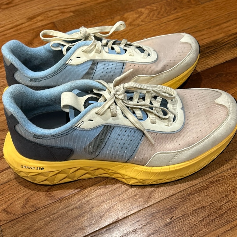 Cole Haan Grand 360 tennis shoe. Size 10
